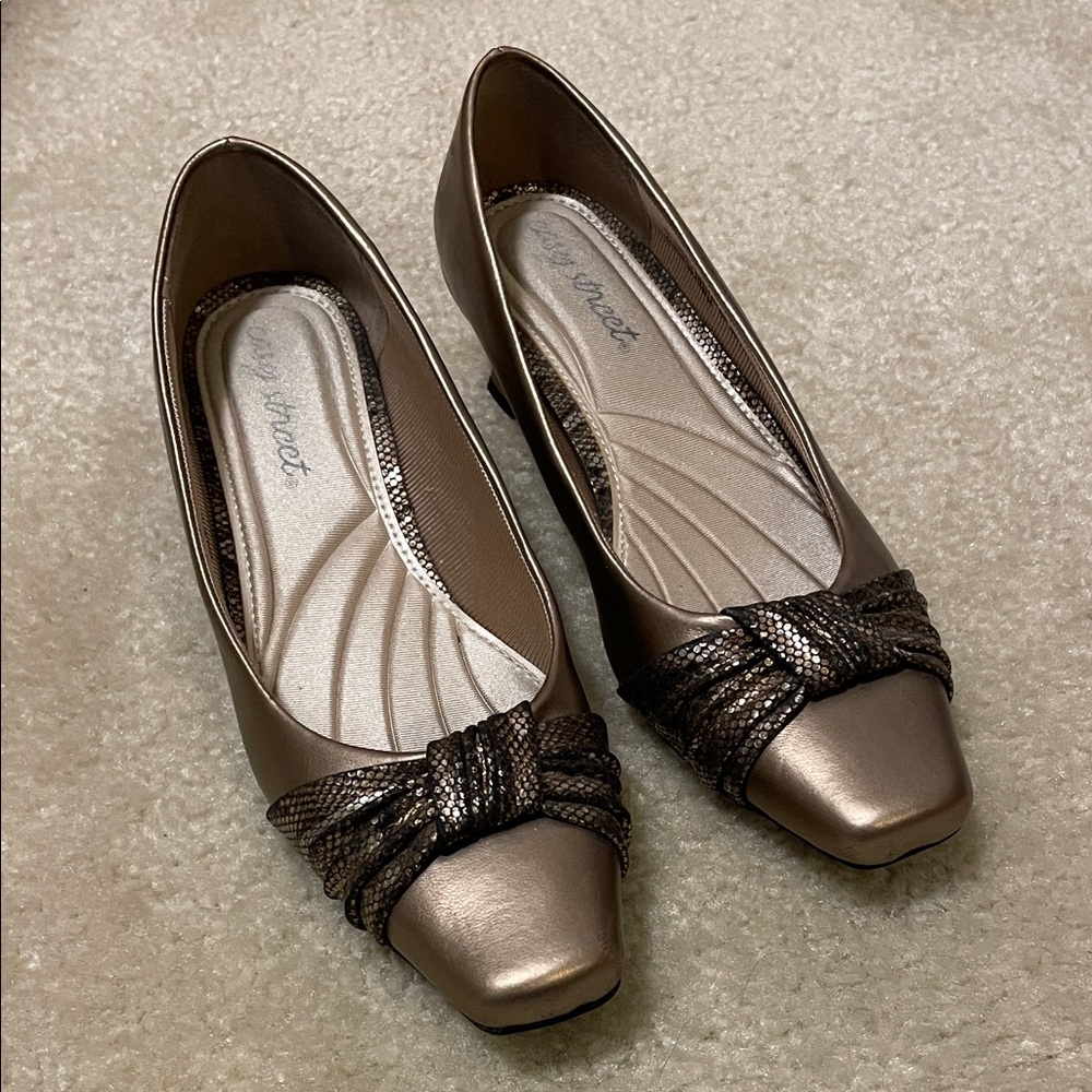 Easy Street Bronze Women heels